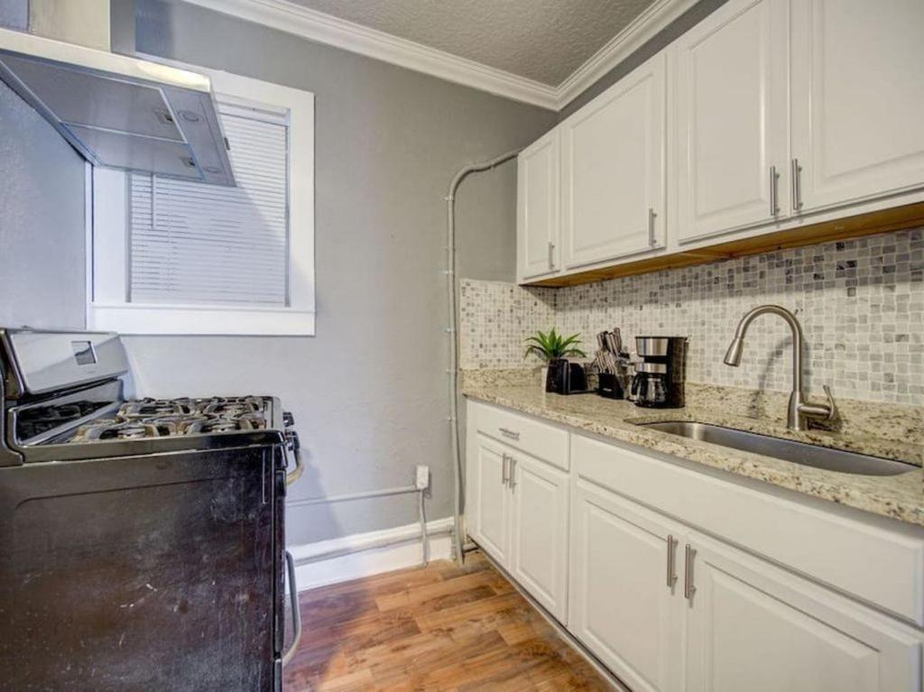 Modern Westshore Apartment Тампа Экстерьер фото