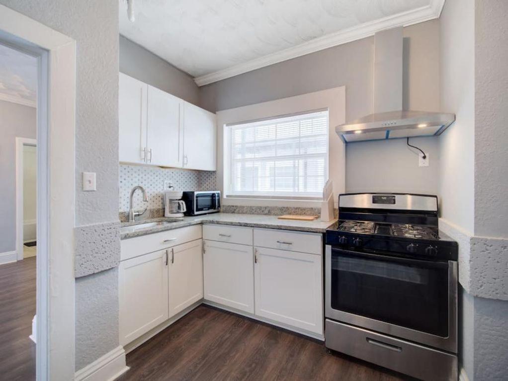 Modern Westshore Apartment Тампа Экстерьер фото