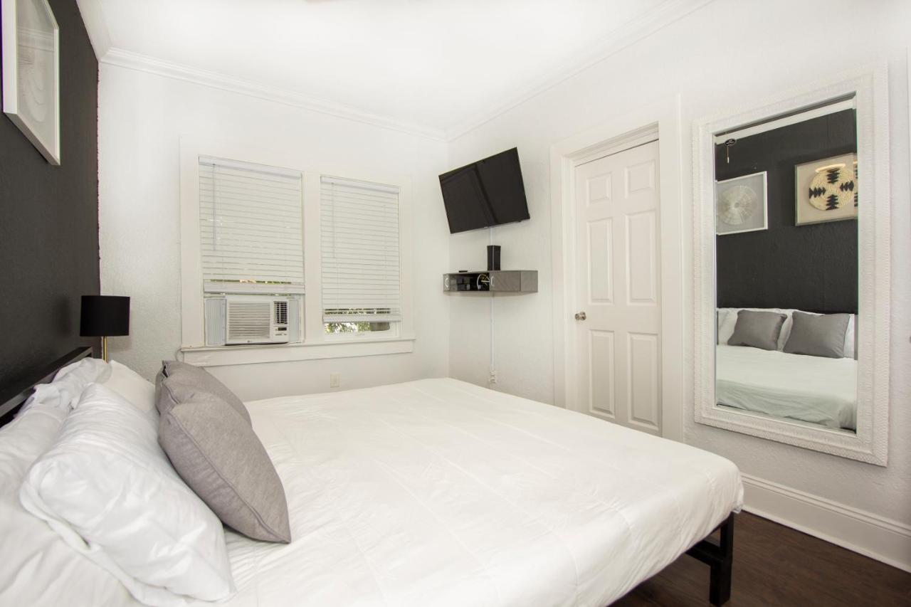 Modern Westshore Apartment Тампа Экстерьер фото